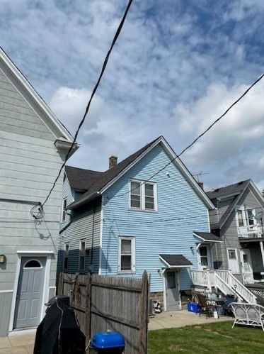 1574 72nd St, Milwaukee WI 53214-4702 exterior