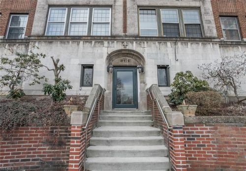 11428 Cedar Glen Pkwy, Cleveland, OH 44106-2698