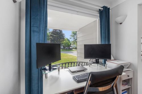 8125 Lk Wood Dr, Kalamazoo MI 49002-4338 exterior