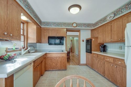 2414 Elm Dr, Saint Paul MN 55124-9305 exterior