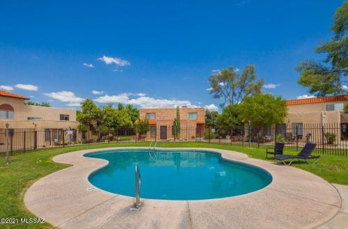 6565 Calle La Paz, Tucson AZ  85715-4071 exterior