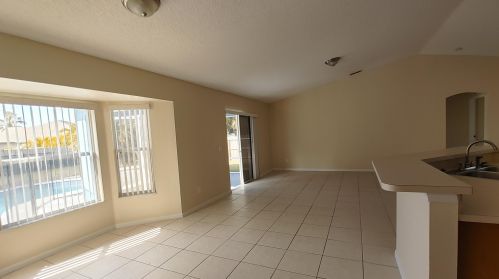 1013 College Park Rd, Fort Pierce FL 34953-5842 exterior