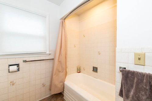 1615 Hamelink Dr, Kalamazoo MI 49002-1657 exterior