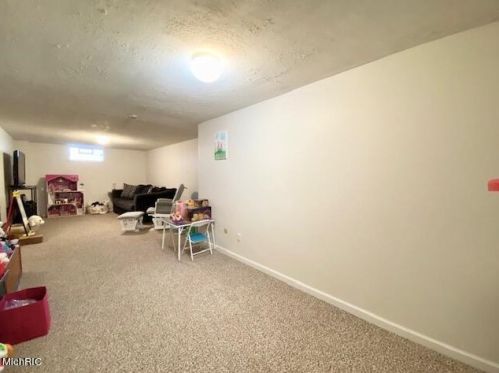 1301 Cavanagh St, Grand Rapids MI 49508-6127 exterior