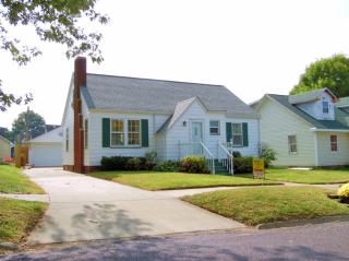 1002 Saint Julian St, Pekin, IL 61554-2943