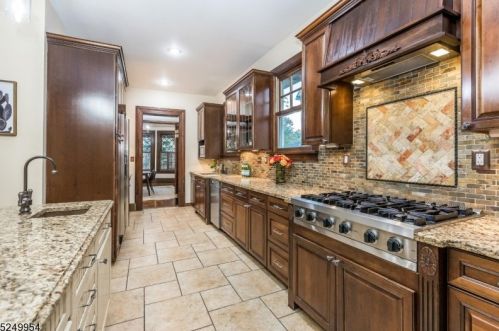 181 Smt Ave, Montclair NJ 07043-1817 exterior