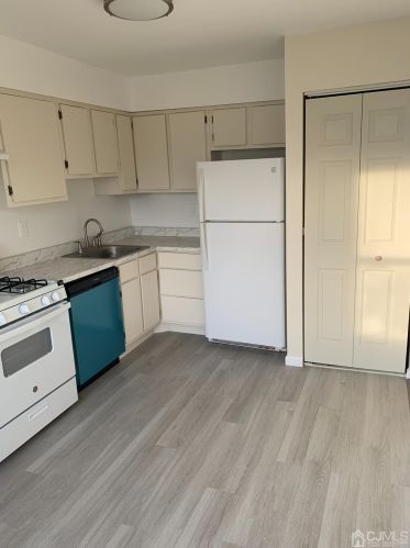 1923 Raspberry Ct, Edison NJ 08817-2745 exterior