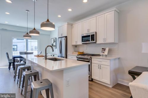 211 Douglas St, Washington DC  20002-1031 exterior