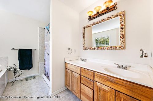 19 Glenwood Dr, Berkeley Township NJ 08721 exterior