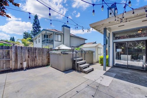 120 Hazelmere Dr, Folsom CA 95630-5522 exterior