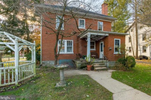 1819 Willow St Pike, Lancaster PA 17602-4838 exterior