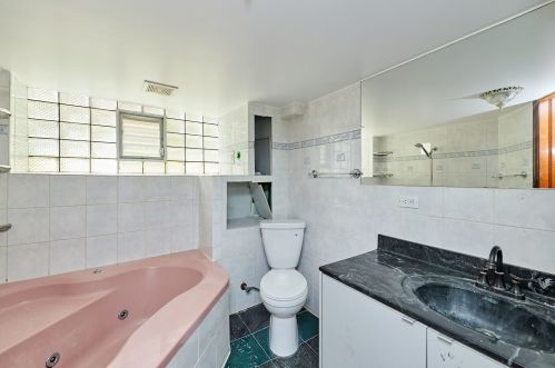 6635 Campbell Ave, Chicago IL 60645-5018 exterior