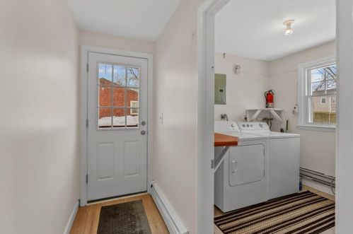 10 Reardon Dr, Middletown RI 02842-5231 exterior