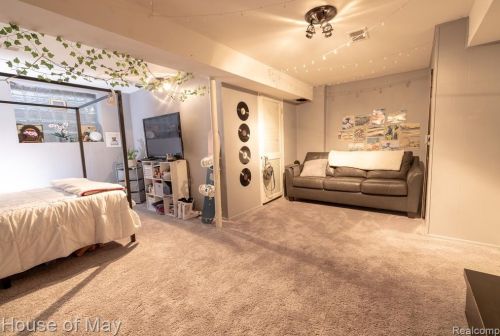 805 Kirts Blvd, Troy MI 48084-4825 exterior