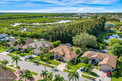 2025 Sykes Crk Dr, Merritt Island FL 32953-3066 exterior