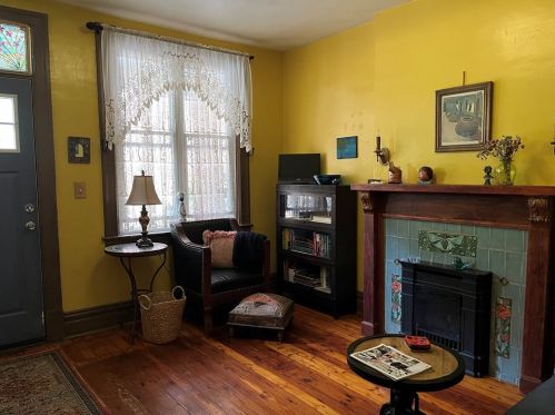 517 Beatty St, Pittsburgh PA  15206-2432 exterior