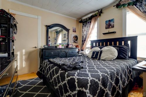 47 Fayette St, Edison NJ  08817-4317 exterior