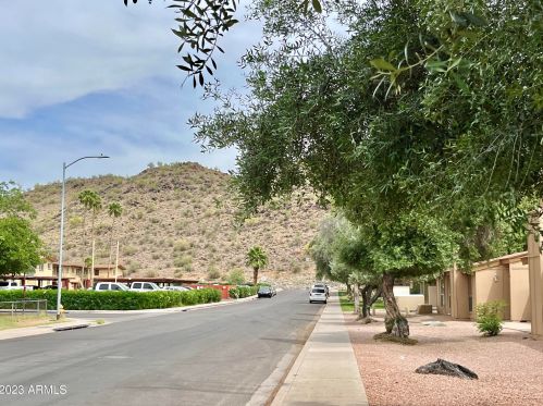 12445 21st Ave, Phoenix AZ  85029-2700 exterior