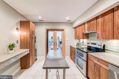 527 Wilkes St, Alexandria VA  22314-3723 exterior