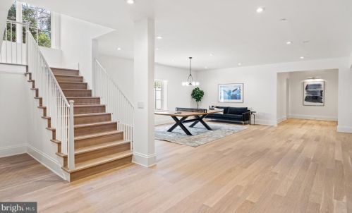 4526 Hawthorne St, Washington DC 20016-3570 exterior