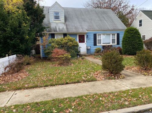 18 Derby St, Valley Stream, NY 11581-1118