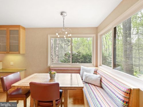 16 Arlive Ct, Rockville MD 20854-2978 exterior