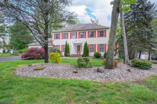 46 Roosevelt Ave, East Hanover, NJ 07936-2970