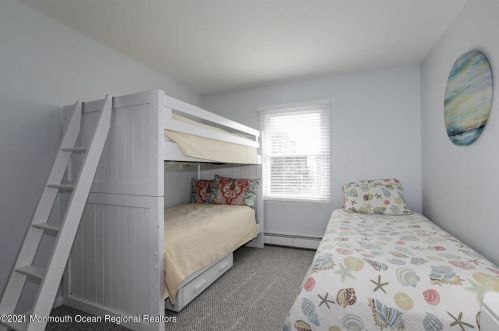 320 Elizabeth Ave, Point Pleasant Beach NJ 08742-4133 exterior