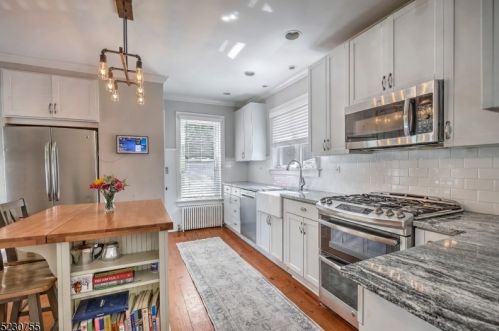 67 Leigh St, Clinton NJ 08809-1348 exterior