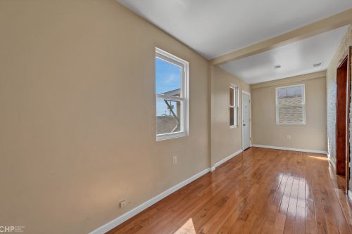 5937 Artesian Ave, Chicago IL 60645-5301 exterior