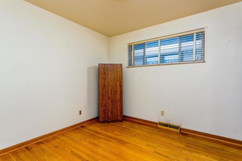 2186 Chesterland Ave, Cleveland OH 44107-6145 exterior