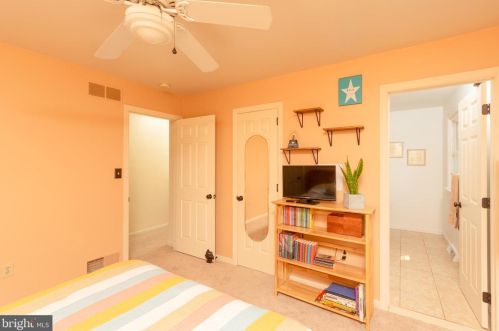 380 Chowning Pl, Lancaster PA 17601-2943 exterior