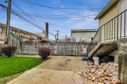 2338 18 Pl, Chicago IL 60608-2560 exterior