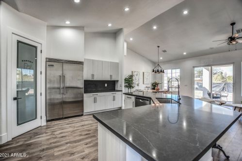 6434 12 St, Phoenix AZ 85086-4804 exterior