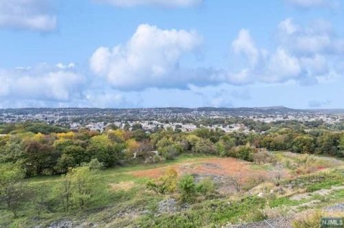 62 Amethyst Ln, Paterson NJ 07501-3361 exterior