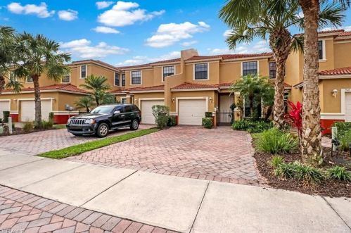 7549 Bristol Cir, Naples, FL 34120-0692