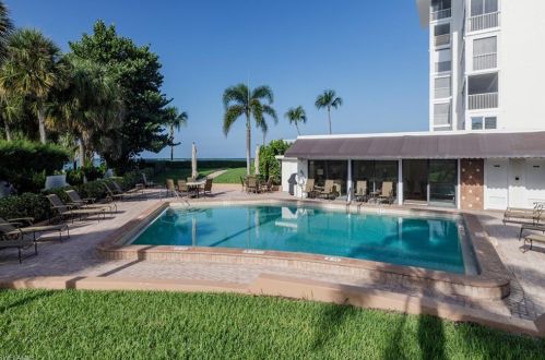 3401 Gulf Shore Blvd, Naples FL 34103-3633 exterior