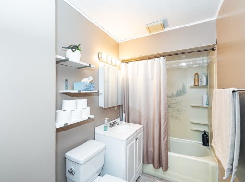 11601 Komensky Ave, Chicago IL 60623-1229 exterior