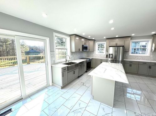 77 Prospect Hill Rd, Windsor CT  06095-1642 exterior