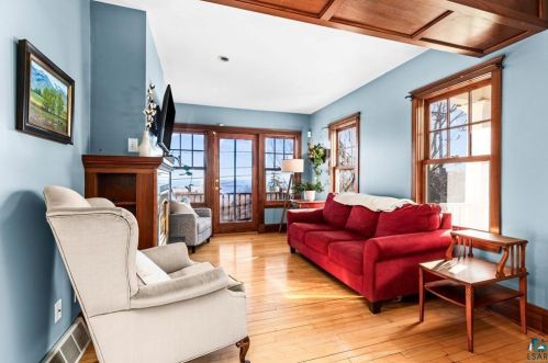 318 8th Ave, Duluth MN 55806-2206 exterior