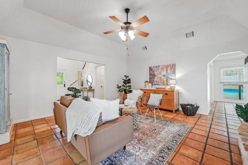 1501 Breezeknoll Cir, Austin TX exterior