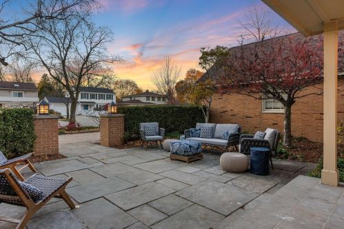 4150 Lake Dr, Milwaukee WI  53211-1719 exterior