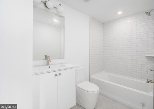 825 Bainbridge St, Philadelphia PA  19147-2009 exterior