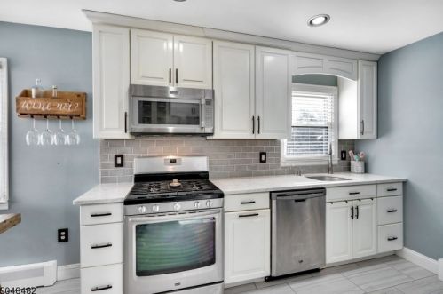 2 Ctr St, Kinnelon NJ 07405-1331 exterior