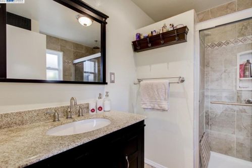 1875 Granada Dr, Concord CA 94519-1330 exterior