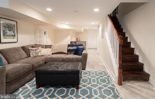 2342 Carpenter St, Philadelphia PA 19146-2418 exterior