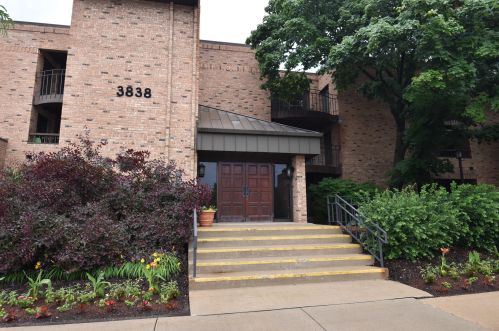 3838 Oakland Ave, Milwaukee WI  53211-2258 exterior