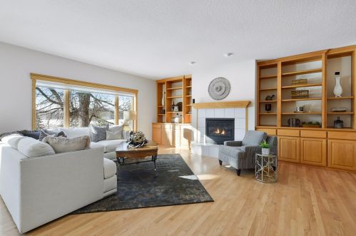 7625 Pioneer Creek Rd, Maple Plain, MN 55359-9361