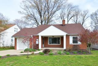 4525 Edmond Dr, Cleveland OH  44121-3907 exterior