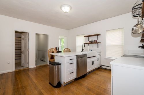 2 Maxwell Ct, Worcester MA 01607-1016 exterior